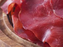 Mangiare bresaola due volte al giorno: cosa succede al nostro corpo? -  TechCave.it